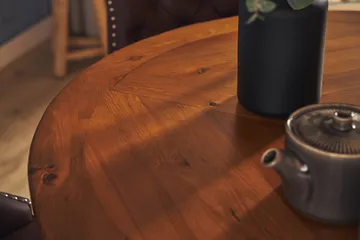 Lyon Matgrupp 120 cm Rund inkl 4 Bergviken Stolar Konstläder - Brun - Möbler - Bord & matgrupp - Matgrupp