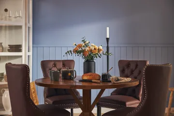 Lyon Matgrupp 120 cm Rund inkl 4 Bergviken Stolar Konstläder - Brun - Möbler - Bord & matgrupp - Matgrupp