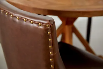 Lyon Matgrupp Rund med 4 st Tuva Fåtölj Konstläder - Trä/Mörkbrun - Möbler - Bord & matgrupp - Matgrupp