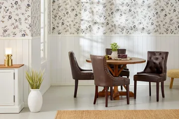 Lyon Matgrupp Rund med 4 st Tuva Fåtölj Konstläder - Trä/Mörkbrun - Möbler - Bord & matgrupp - Matgrupp