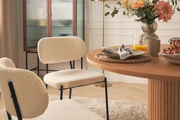 Noira Matbord 120 cm Massiv Valnöt Runt med 4st Gemmiano Mat - Brun - Möbler - Bord & matgrupp - Matgrupp