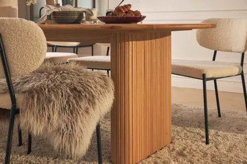 Noira Matbord 220 cm Massiv Ek med 6st Gemmiano Matstol - Natur - Möbler - Bord & matgrupp - Matgrupp