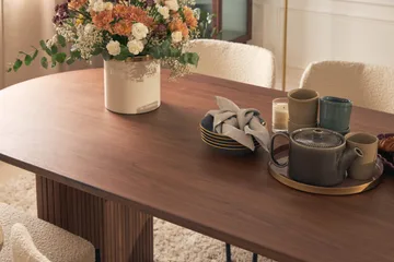 Noira Matbord 220 cm Massiv Valnöt med 6st Gemmiano Matstol - Brun / Teddy / Trä - Möbler - Bord & matgrupp - Matgrupp