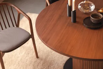 Noira Matgrupp 120 cm Runt Matbord med 4 Noira Stolar - Valnöt - Möbler - Bord & matgrupp - Matgrupp