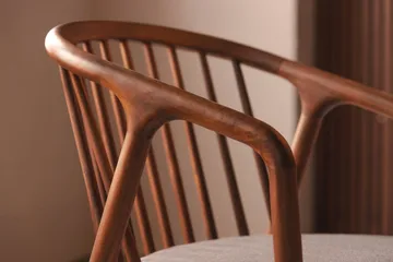 Noira Matgrupp 120 cm Runt Matbord med 4 Noira Stolar - Valnöt - Möbler - Bord & matgrupp - Matgrupp