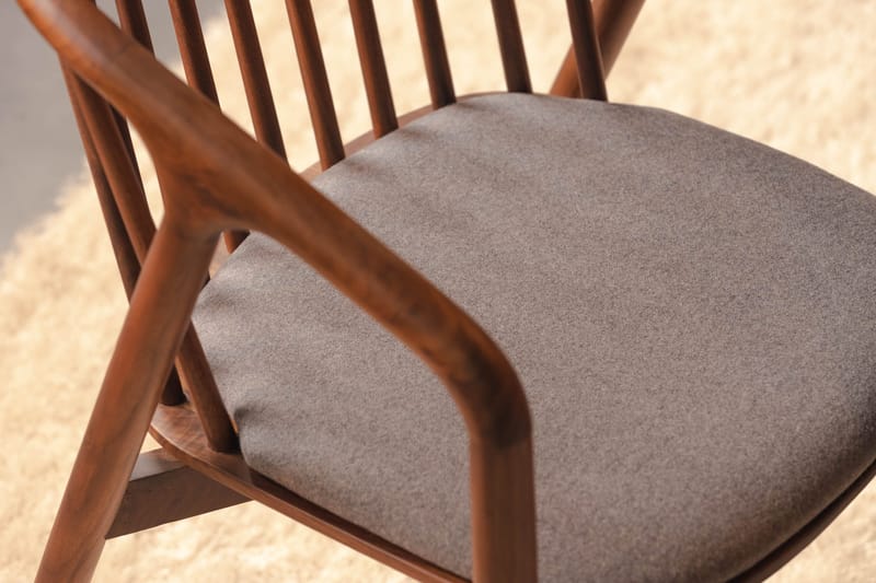 Noira Matgrupp 120 cm Runt Matbord med 4 Noira Stolar - Valnöt - Möbler - Bord & matgrupp - Matgrupp