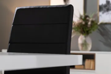 Ratliff Matgrupp 180 cm + 6 Stolar Förlängningsbart med illäggsskiva - Vit / Svart Pu / Krom - Möbler - Bord & matgrupp - Matgrupp