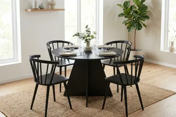 Vera Matgrupp runt 110 cm Svart med 4 Tyrö Matstolar - Svart - Möbler - Bord & matgrupp - Matgrupp