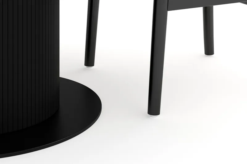 Noira Matgrupp 120 cm Massiv Ek Rund med 4 Dastoori Matstol - 2220067-4,2206128-1 - Svart - Möbler - Bord & matgrupp - Matgrupp