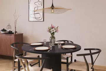 Noira Matgrupp 120 cm Massiv Ek Rund med 4 Dastoori Matstol - 2220067-4,2206128-1 - Svart - Möbler - Bord & matgrupp - Matgrupp