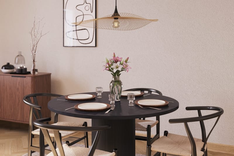 Noira Matgrupp 120 cm Massiv Ek Rund med 4 Dastoori Matstol - 2220067-4,2206128-1 - Svart - Möbler - Bord & matgrupp - Matgrupp