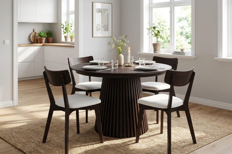 Peyra Matgrupp Förlängningsbart runt 120-220 cm i Rökt Ek med 4 Amelia Matstolar med Dyna - Rökt Ek/Beige - Möbler - Bord & matgrupp - Matgrupp
