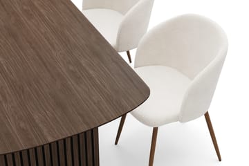 Richeto Matgrupp med 4 Greya Matstolar med Armstöd - Rökt Ek/Vit Bouclé - Möbler - Bord & matgrupp - Matgrupp