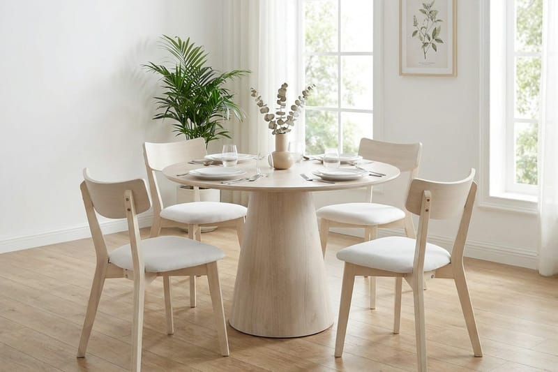 Siena Matgrupp 110 cm runt Vitlaserad med 4 Amelia Matstolar med Dyna - Vitlaserad/Beige - Möbler - Bord & matgrupp - Matgrupp