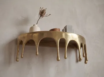Grelan Vägghylla 35 cm i aluminium med droppdesign - guld - Möbler - Bord & matgrupp - Soffbord - Kistbord