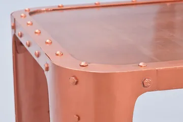 Kazuko Rektangulärt Soffbord 110 cm i Metall med Nitad Plåtkonstruktion - Koppar - Möbler - Bord & matgrupp - Soffbord