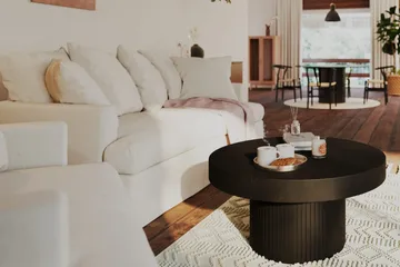 Kopparbo Soffbord 90 cm Runt Svart - Svart trä - Möbler - Bord & matgrupp - Soffbord