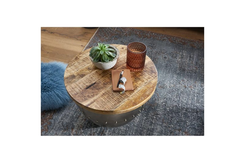 Soffbord Wohnling Massivt trä 60 cm Industriell nitad förvaringsutrymme - Möbler - Bord & matgrupp - Soffbord