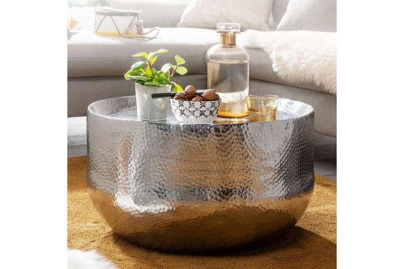 Soffbord Wohnling rund metall 60 cm hamrat utseende, orientalisk stil Silver - Silver - Möbler - Bord & matgrupp - Soffbord
