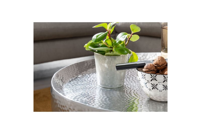 Soffbord Wohnling rund metall 60 cm hamrat utseende, orientalisk stil Silver - Silver - Möbler - Bord & matgrupp - Soffbord
