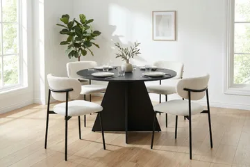 Vera Matgrupp runt 110 cm med 4 Lucy Matstolar - Svartlaserad ek - Möbler - Bord & matgrupp - Matgrupp
