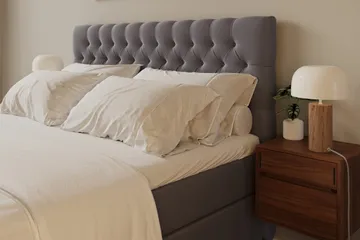 Hilton Lyx Komplett Sängpaket 160x200 cm Kontinentalsäng med knappad sänggavel i sammet - Grå / Sammet - Möbler - Säng - Kontinentalsäng