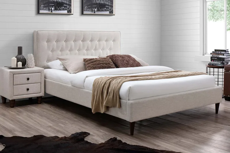 Emilia Komplett Sängpaket 140x200 cm i Tyg med Sänggavel + Bäddmadrass med Fasthetsgrad Fast, Beige
