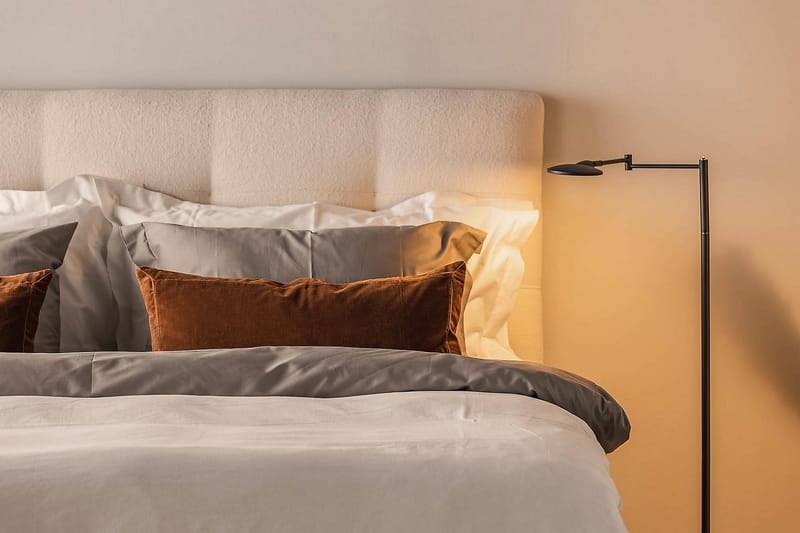 Kakichi Lyx Komplett Sängpaket Kontinentalsäng 180x200 cm med Knappad sänggavel - Ljusbeige - Möbler - Säng - Kontinentalsäng