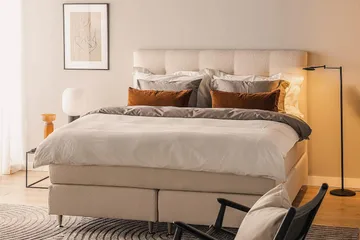 Oslo Lyx Lyx Komplett Sängpaket Kontinentalsäng 180x200 cm med Knappad sänggavel - Ljusbeige - Möbler - Säng - Kontinentalsäng