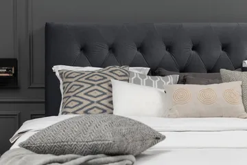 Royal Velvet Komplett Sängpaket 180x200 cm - Svart med Svarvade Ben - Möbler - Säng - Kontinentalsäng
