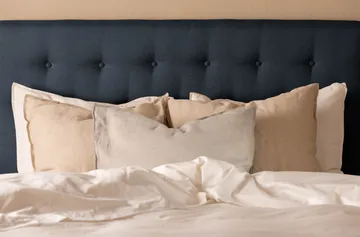 Scarlett Sängpaket 140x200 Skummadrass - Knappad gavel Blå - Möbler - Säng - Kontinentalsäng