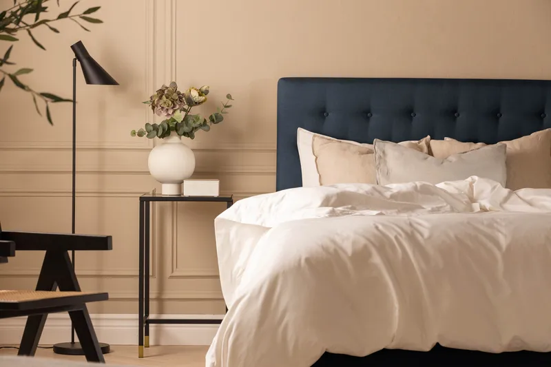 Scarlett Sängpaket 140x200 Skummadrass - Knappad gavel Blå - Möbler - Säng - Kontinentalsäng