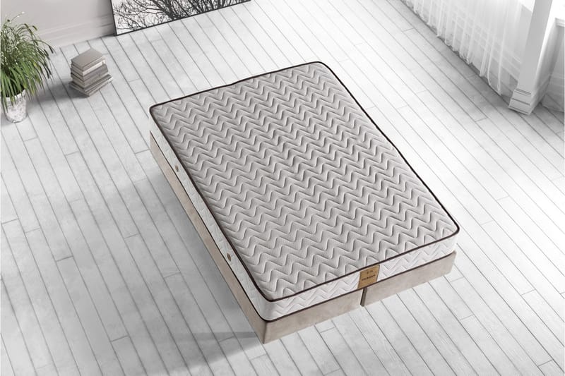 Resårmadrass 150x200 cm - Vit/Brun - Möbler - Säng - Madrass - Resårmadrass & resårbotten