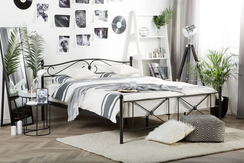 Finnicka Dubbelsäng 140x200 cm, Svart