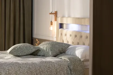 Förvaringssäng Alessia med LED-belysning 180x200 - Beige - Möbler - Säng - Säng med förvaring