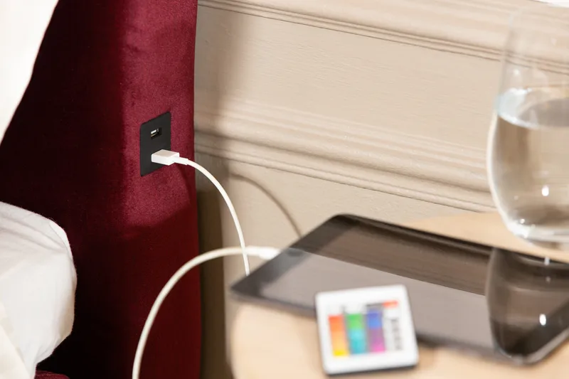 Förvaringssäng Alessia med LED-belysning 180x200 - Röd - Möbler - Säng - Säng med förvaring