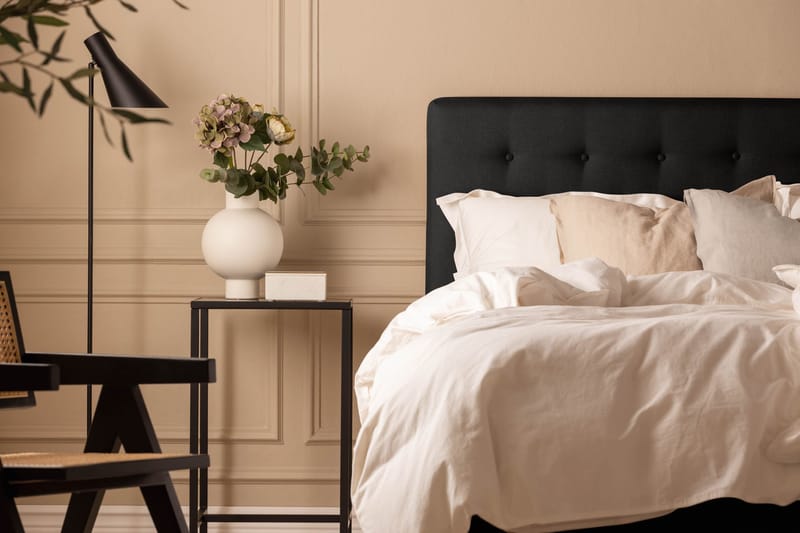 Scarlett Djuphäftad gavel 180 - Svart - Möbler - Säng - Sängtillbehör & sänggavel - Sänggavel