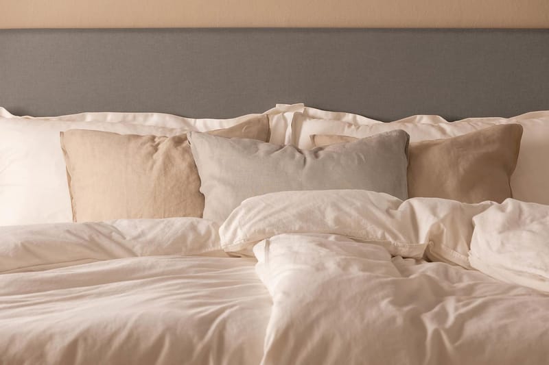 Scarlett Knappad gavel 120 - Grå - Möbler - Säng - Sängtillbehör & sänggavel - Sänggavel