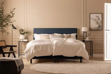 Scarlett Knappad gavel 140 - Blå - Möbler - Säng - Sängtillbehör & sänggavel - Sänggavel