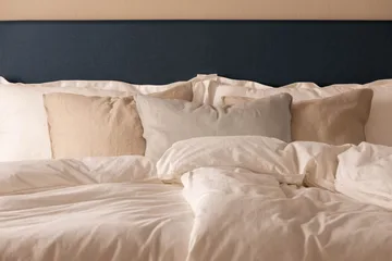 Scarlett Knappad gavel 140 - Blå - Möbler - Säng - Sängtillbehör & sänggavel - Sänggavel