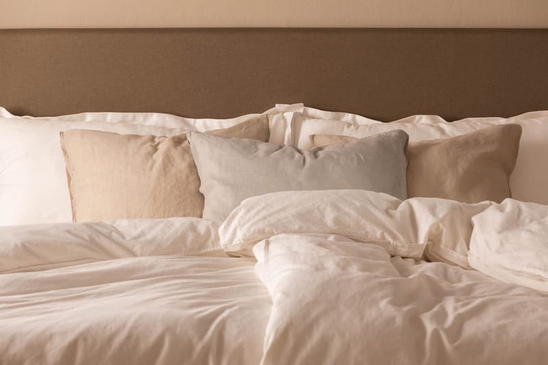 Scarlett Knappad gavel 90 - Brun - Möbler - Säng - Sängtillbehör & sänggavel - Sänggavel