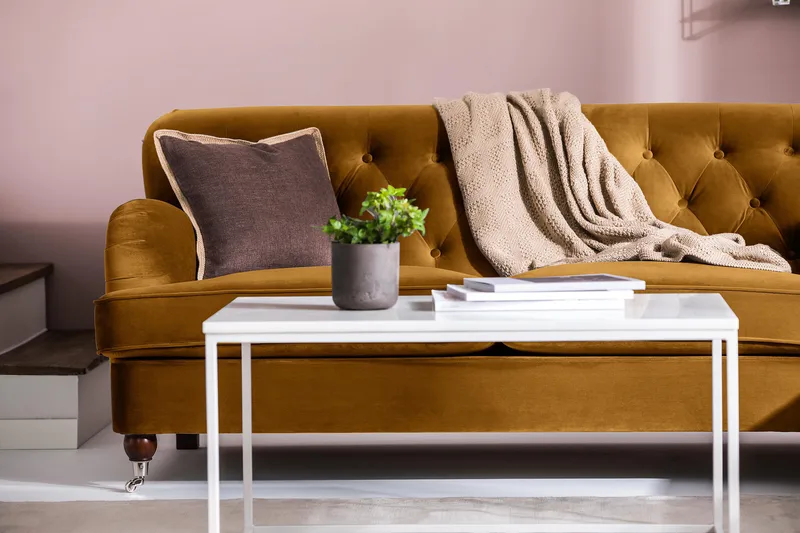 Howard Riviera 3-sits Sammetssoffa - Mörkgul - Möbler - Soffa - 3 sits soffa