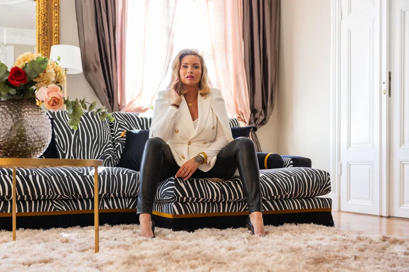 Adelsö by Gynning - The Signature Zebra Sofa Limited Edition - Möbler - Soffa - Sammetssoffa