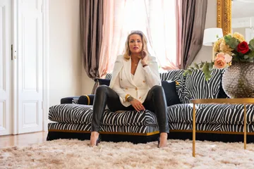 Adelsö by Gynning - The Signature Zebra Sofa Limited Edition - Möbler - Soffa - Sammetssoffa