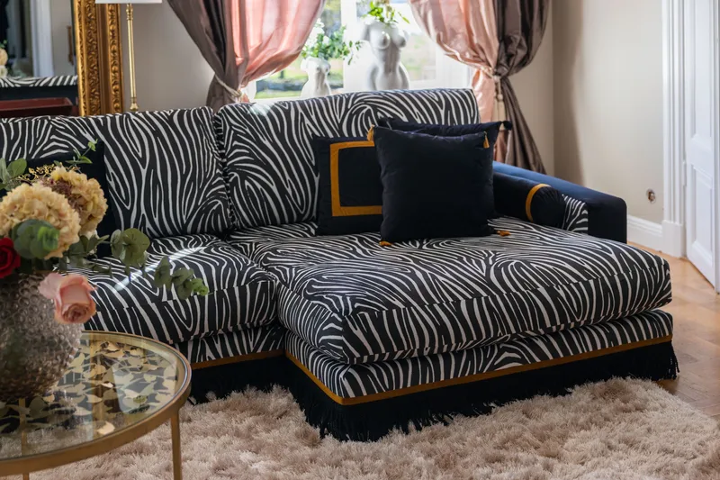 Adelsö by Gynning - The Signature Zebra Sofa Limited Edition - Möbler - Soffa - Sammetssoffa