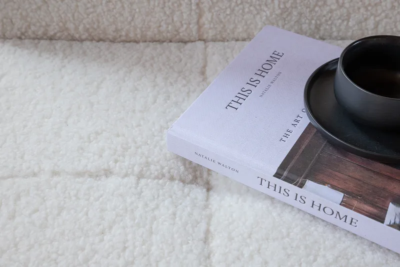 Bodil Bäddsoffa - Vit/Svart - Möbler - Soffa - Bäddsoffa - Bäddsoffa längsbäddad