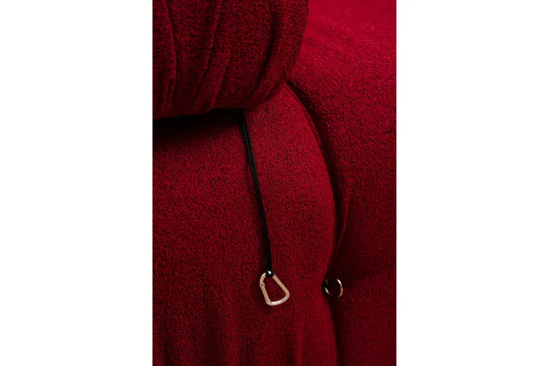 Belgin Bubblig Divansoffa 3-sits 288 cm med fasta armstöd och repdetaljer - Röd - Möbler - Soffa - Divansoffa & schäslongsoffa - 3 sits soffa med divan