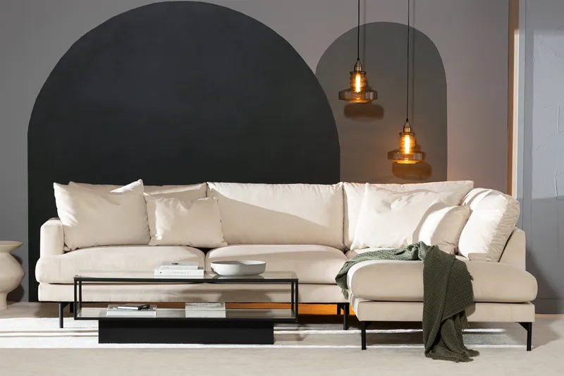 Menard 4-sits Högervänd L-formad Schäslongsoffa + Fotpall i Manchester - Beige - Möbler - Soffa - Divansoffa & schäslongsoffa - 4 sits soffa med divan