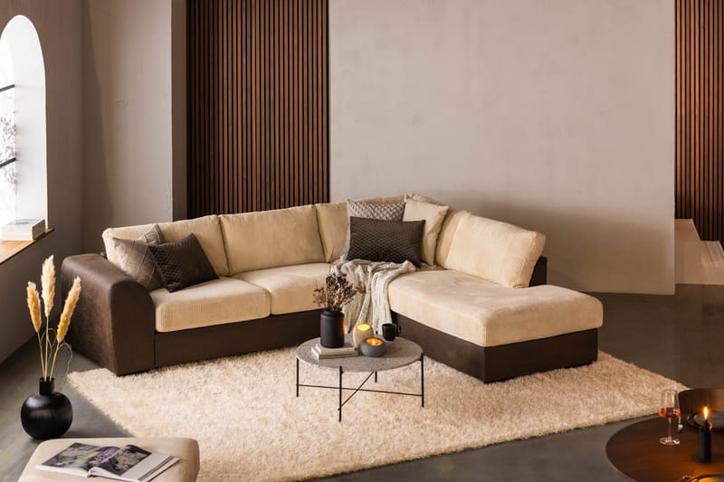 Cuba 4-sits Högervänd L-formad Schäslongsoffa i Manchester/Konstläder - Brun / Beige - Möbler - Soffa - Divansoffa & schäslongsoffa - 4 sits soffa med divan