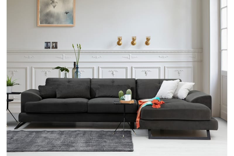 Hörnsoffa Janavia med Divan Höger - Svart - Möbler - Soffa - Divansoffa & schäslongsoffa